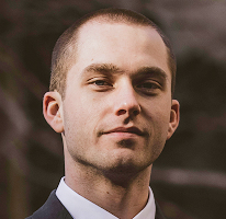 ポートレートに写る暗号資産市場の専門家であるトレーディングアナリスト、Thomas Whitfield